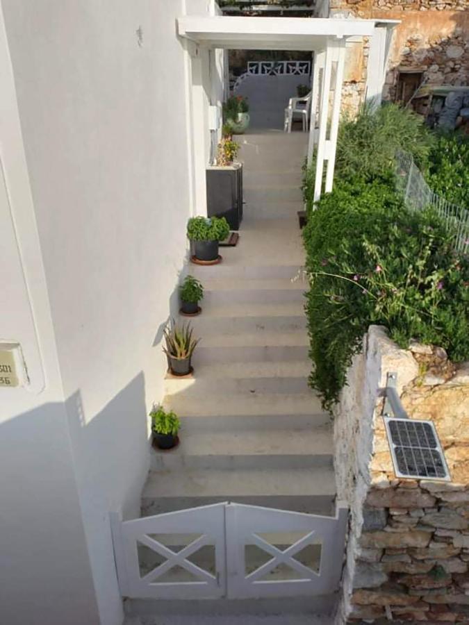 Ornella'S & Laura'S Secret Place Livadia  ภายนอก รูปภาพ